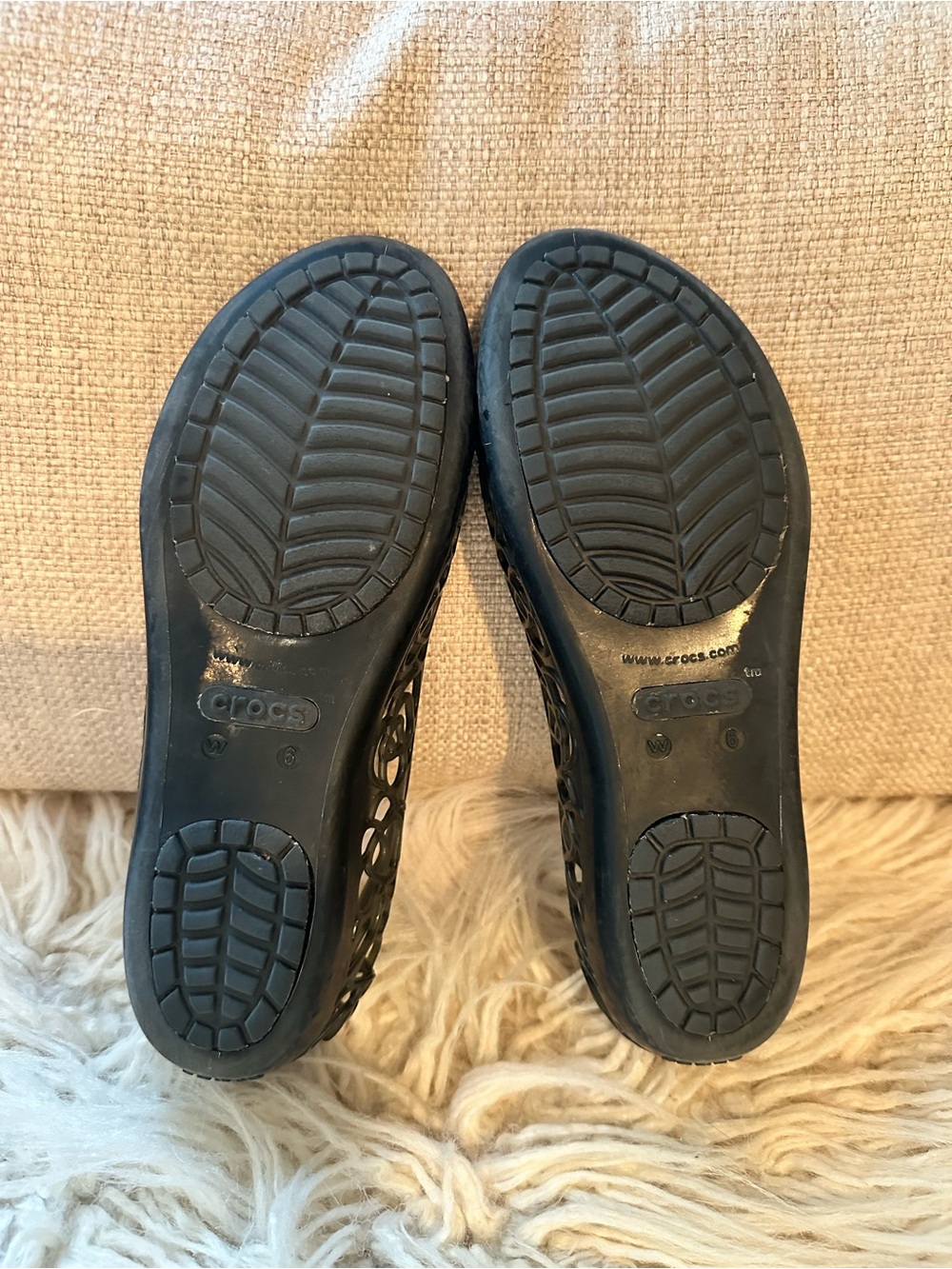 2 Pairs of Crocs Women’s size 6 Flats | Lightweight, Comfort Shoes - Picture 8 of 12